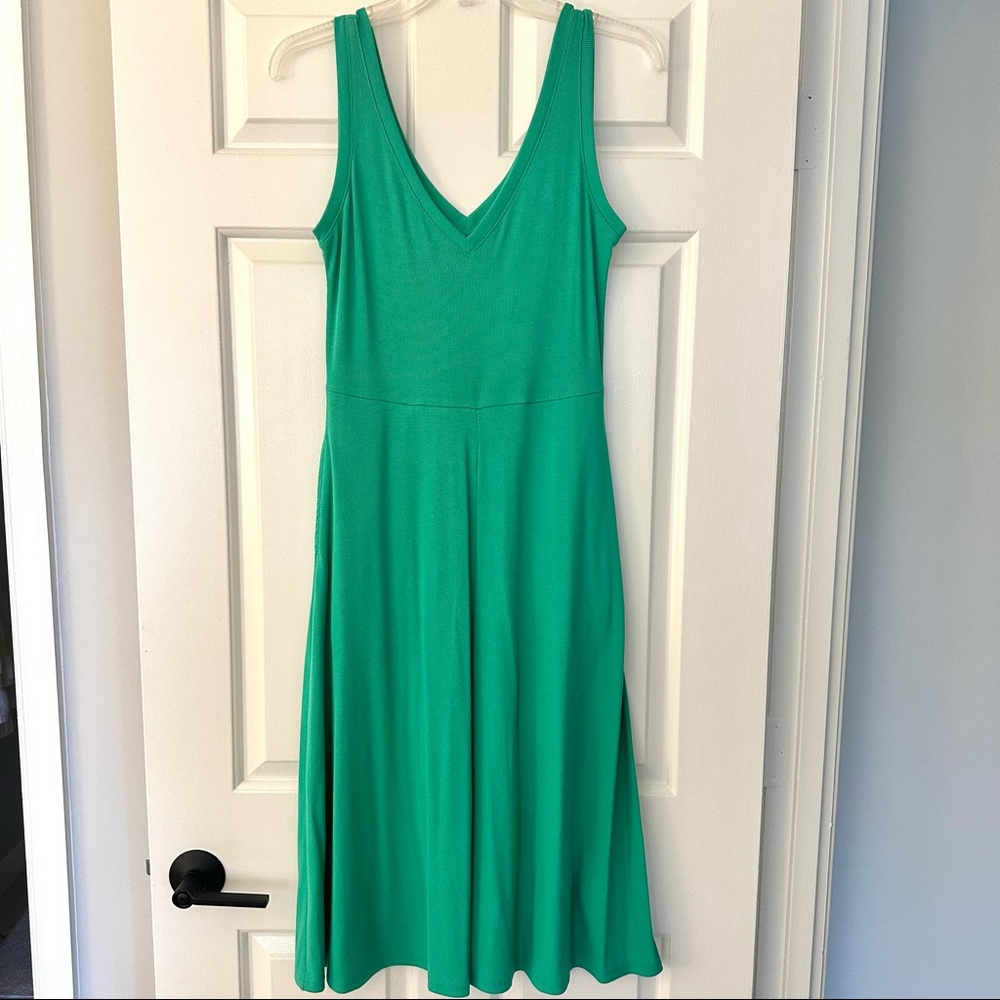 Kelly Green Sleeveless Rib Knit Dress w/ pockets in size S